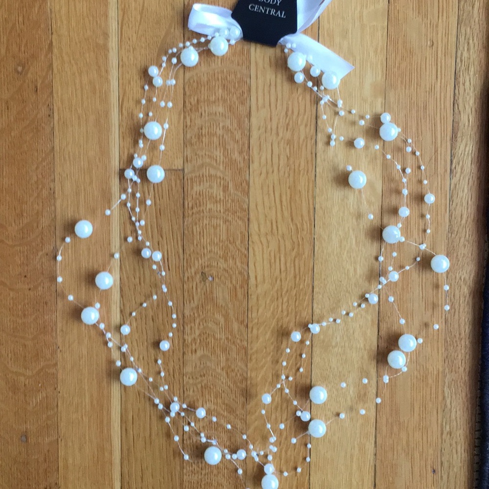 Body Central Fake Pearl Necklace - Picture 1 of 5
